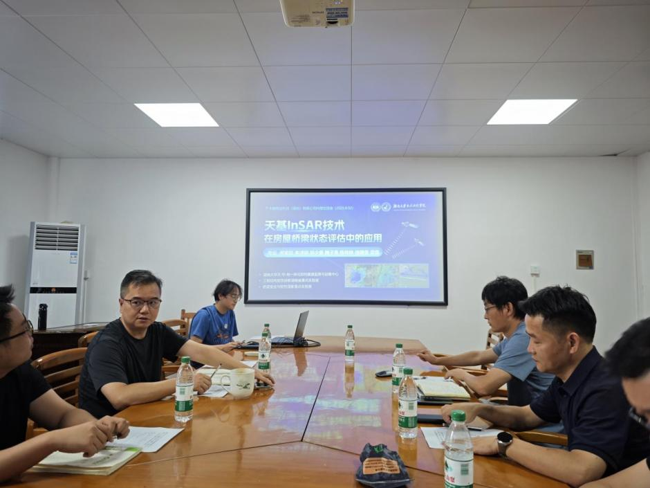深化產(chǎn)學(xué)研融合，共筑安全未來 ——中騰科技與湖南大學(xué)天-空-地一體化監(jiān)測中心成功舉辦技術(shù)研發(fā)交流會(huì)