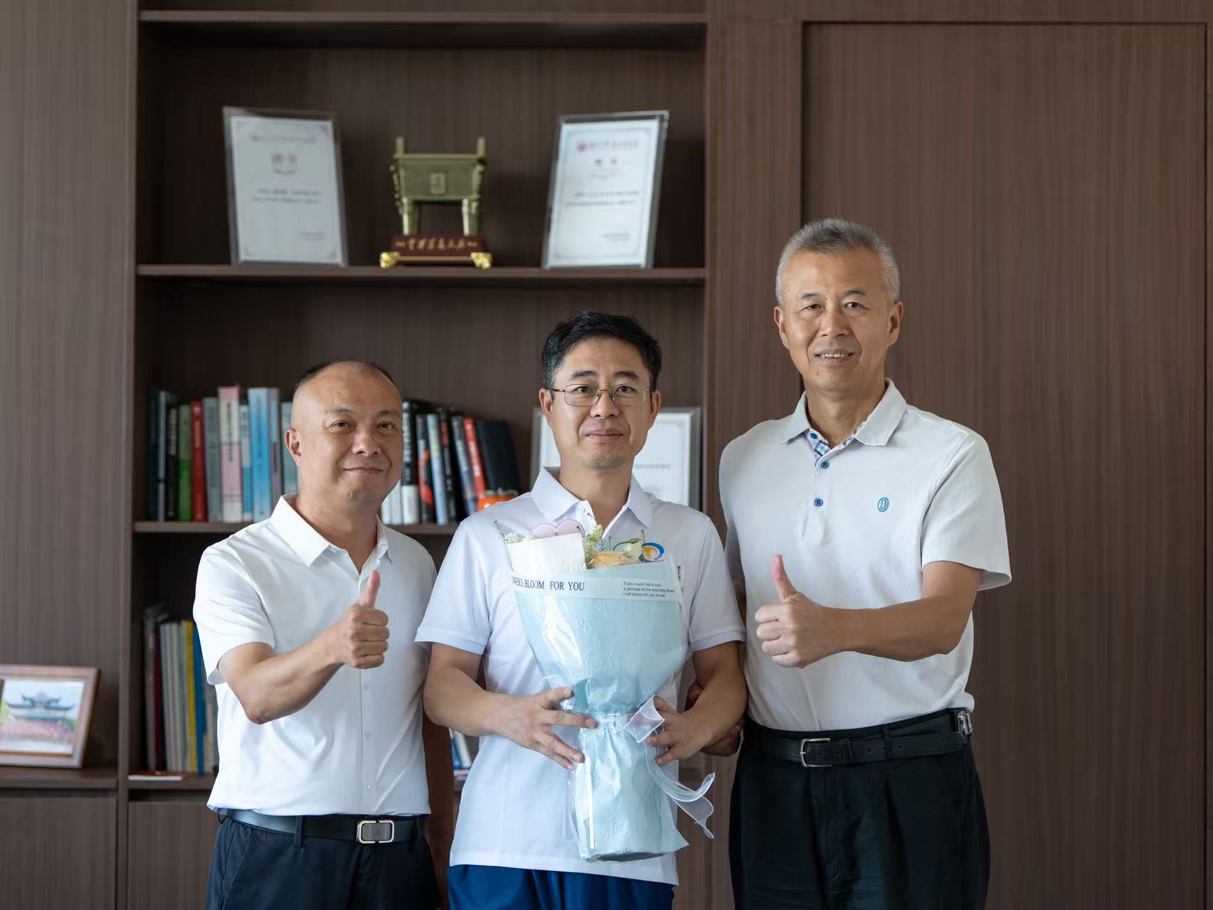 湖南大學(xué)校友總會(huì)代表走訪中騰科技：慰問全國勞模宋小金博士，傳遞母校關(guān)懷